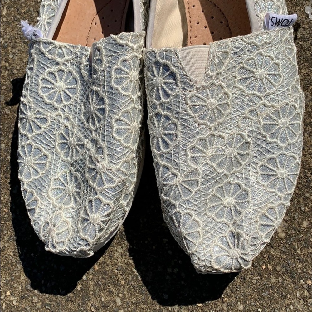 Toms - Picture 2 of 7